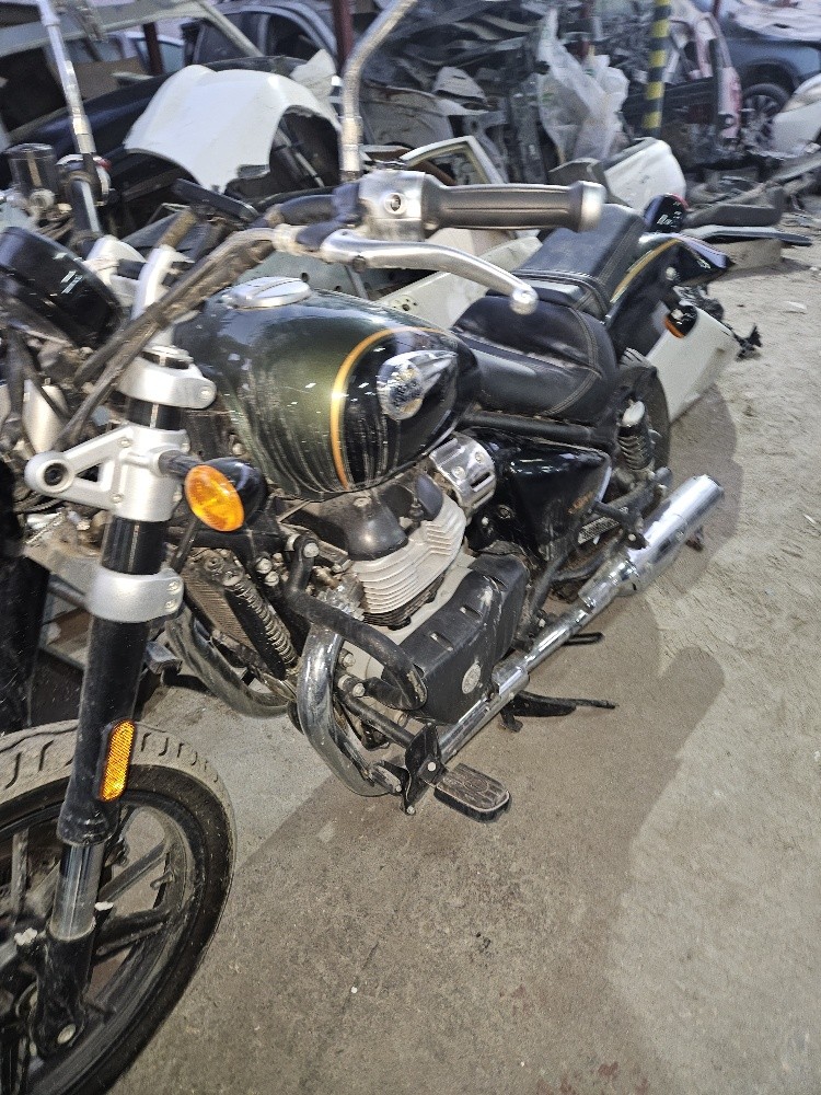 Royal Enfield super meteor 650 - 2