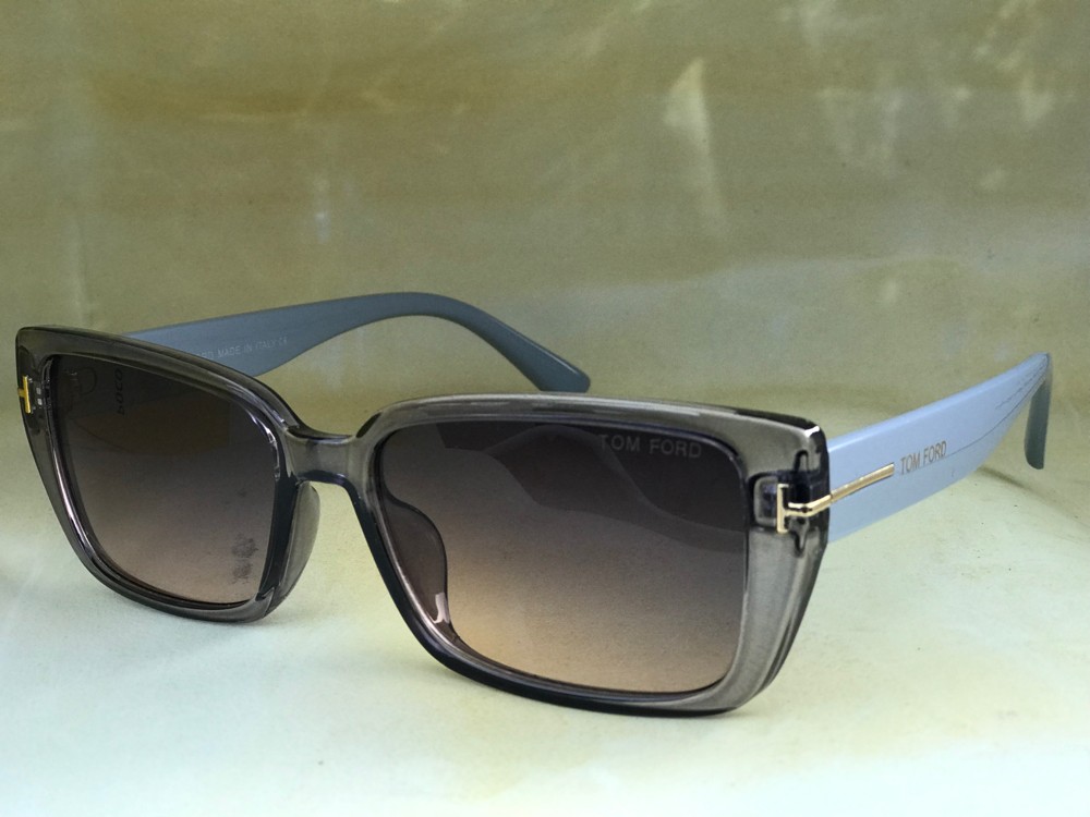 sunglasse in different brands - 4