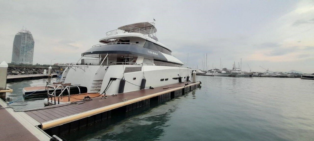 80 ft catamaran - 1