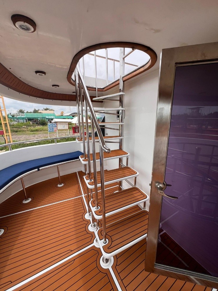 80 ft catamaran - 8