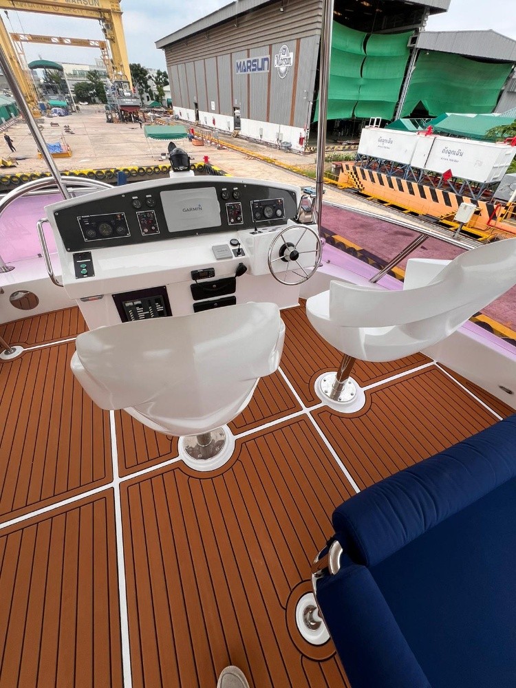 80 ft catamaran - 10