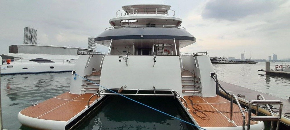 80 ft catamaran - 2