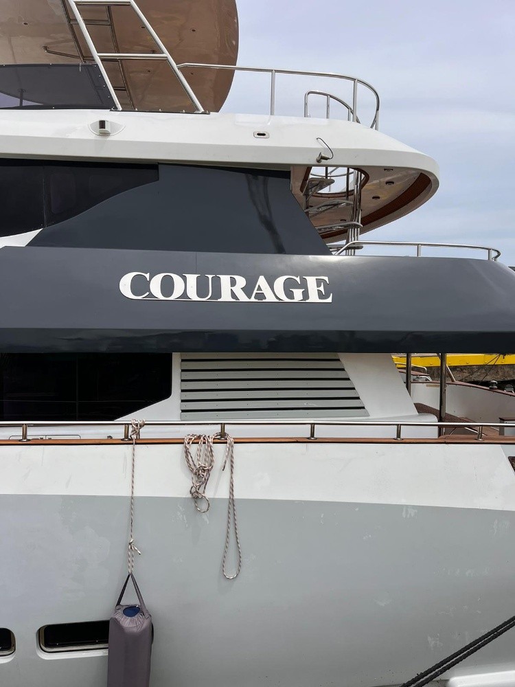 80 ft catamaran - 5