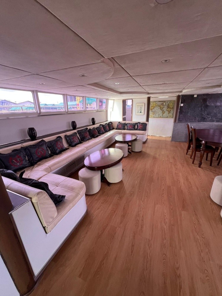 80 ft catamaran - 9