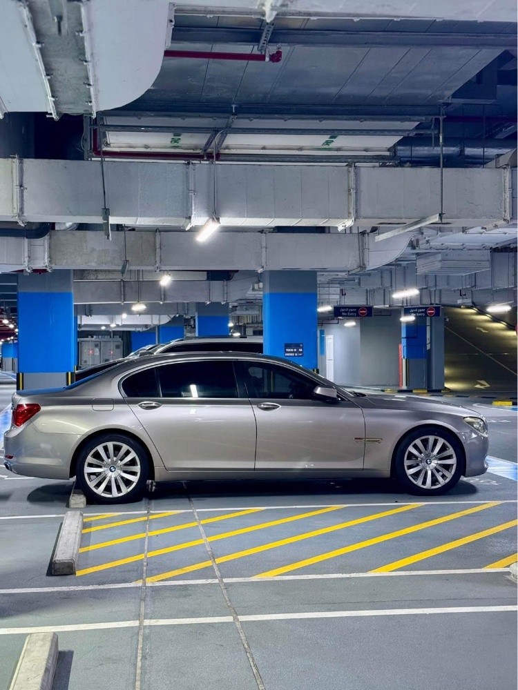 BMW 740Li 2009 / 25k negotiable - 5