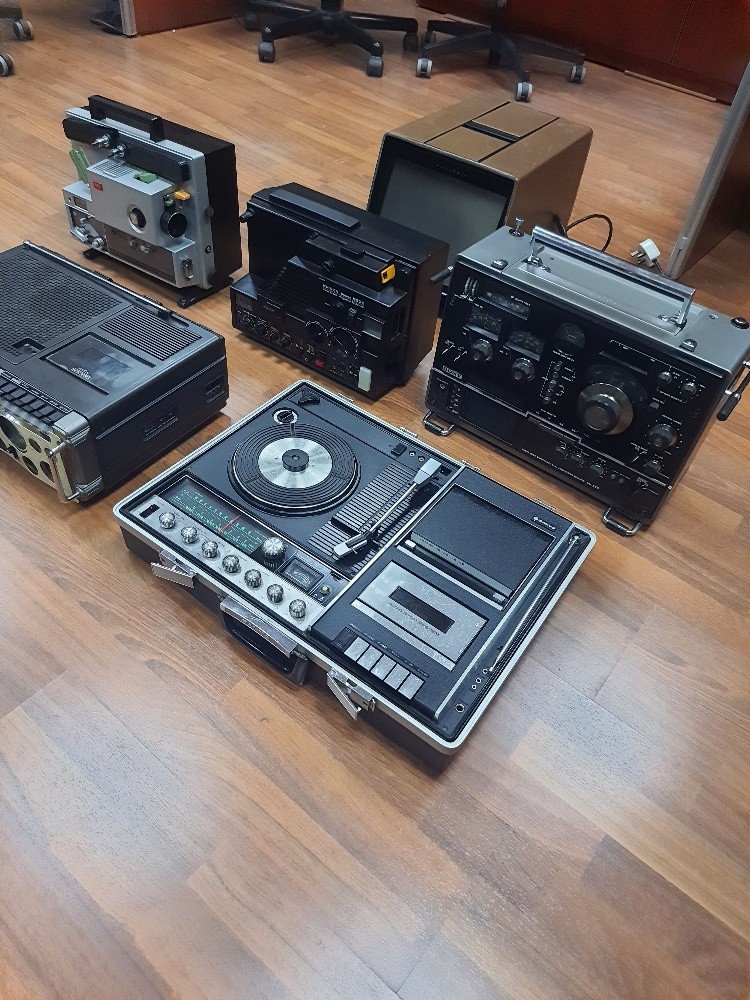 vintage electronics multimedia - 1