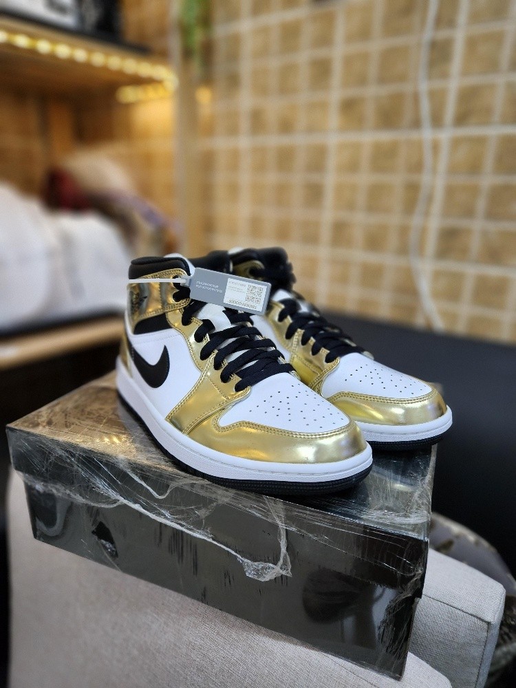 Jordan 1 Gold Metalic - 1