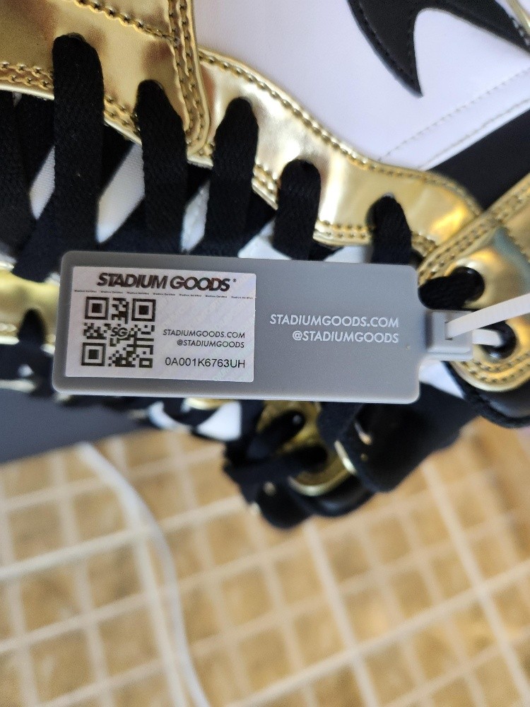 Jordan 1 Gold Metalic - 3