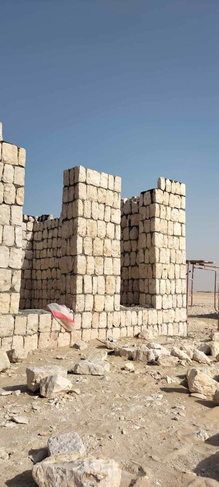 نحن نقوم بأعمال الحجر، بما في ذلك - 6
