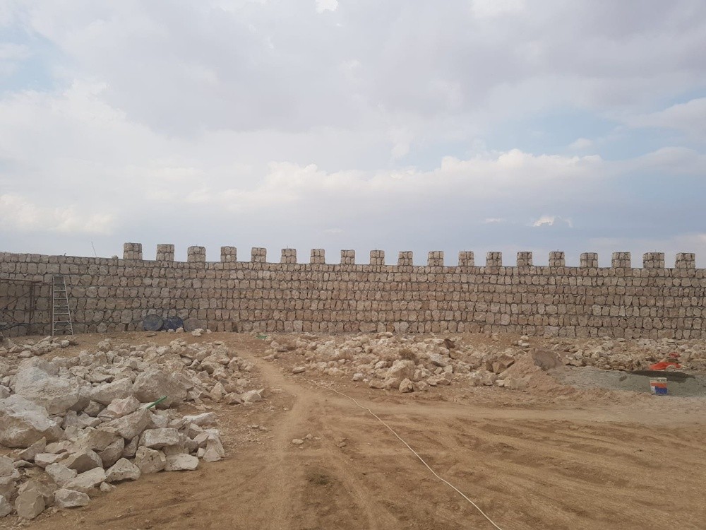 نحن نقوم بأعمال الحجر، بما في ذلك - 11