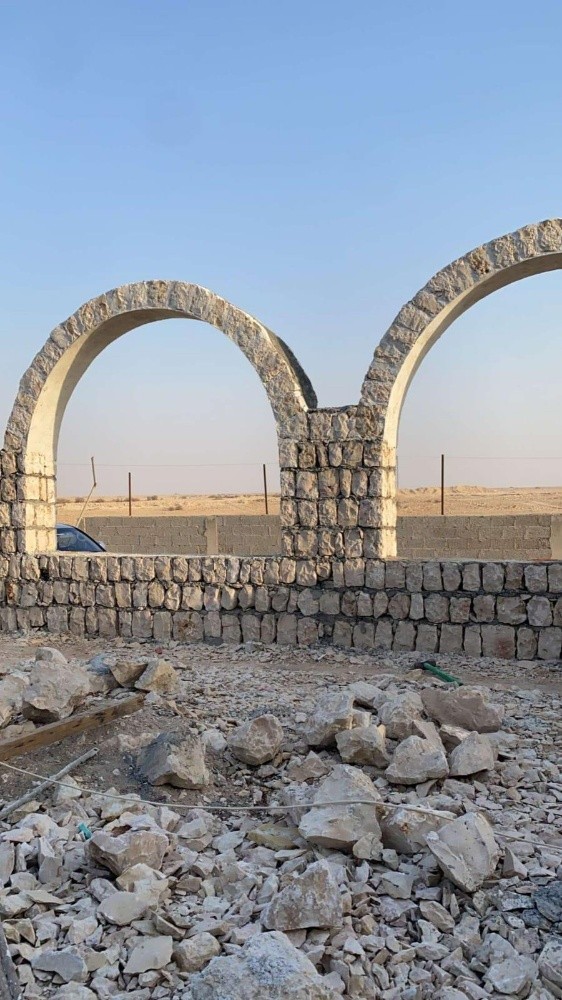 نحن نقوم بأعمال الحجر، بما في ذلك - 10