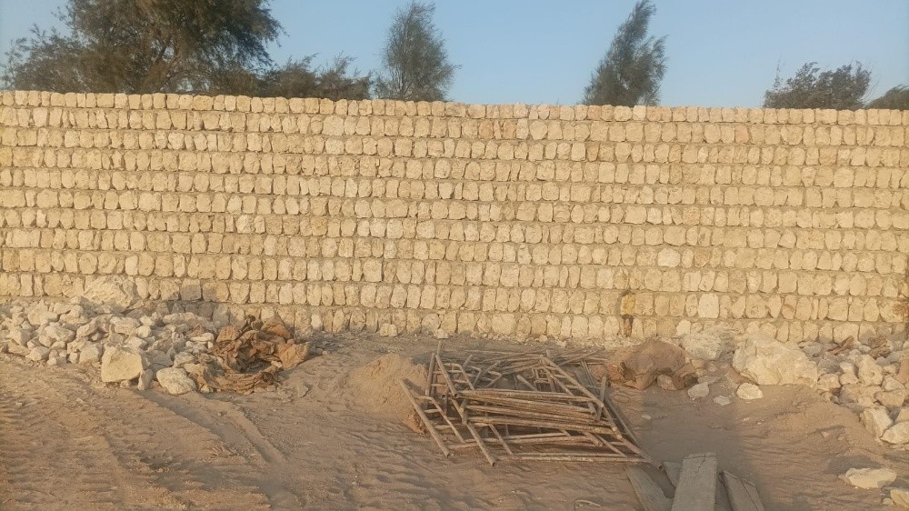 نحن نقوم بأعمال الحجر، بما في ذلك - 3