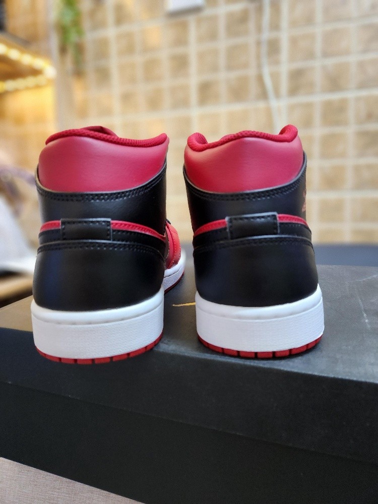 Jordan 1 Reverse Bred size 9.5 - 3