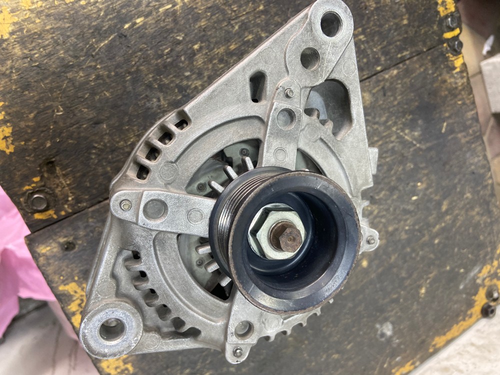 Land Cruiser V6 dynamo    - 2