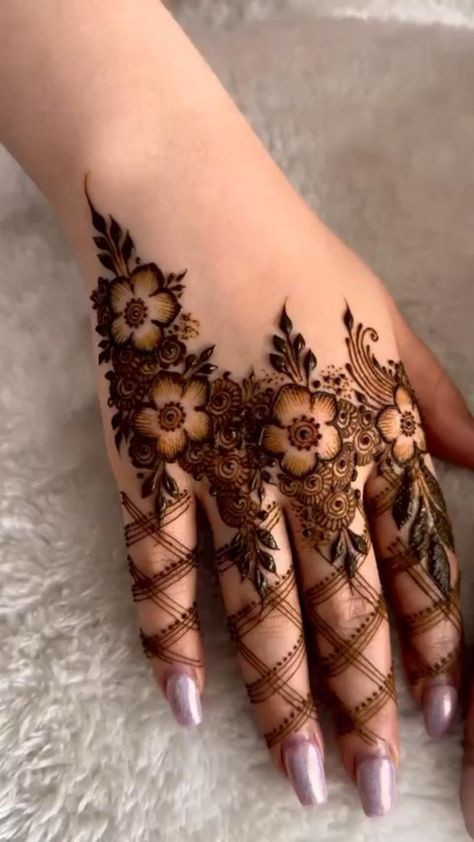 Henna Artist  - 7