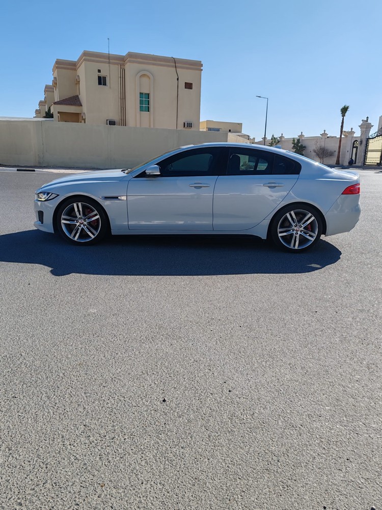 جاكوار اكس اي ٦ سلندر - 8