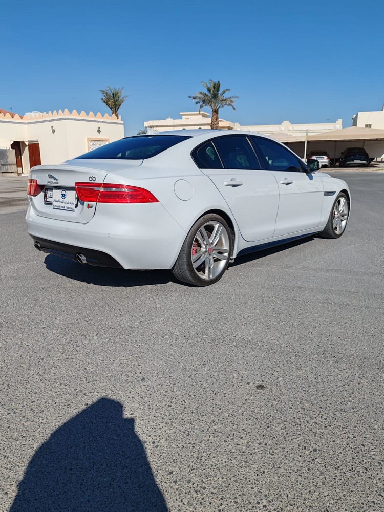 جاكوار اكس اي ٦ سلندر - 4
