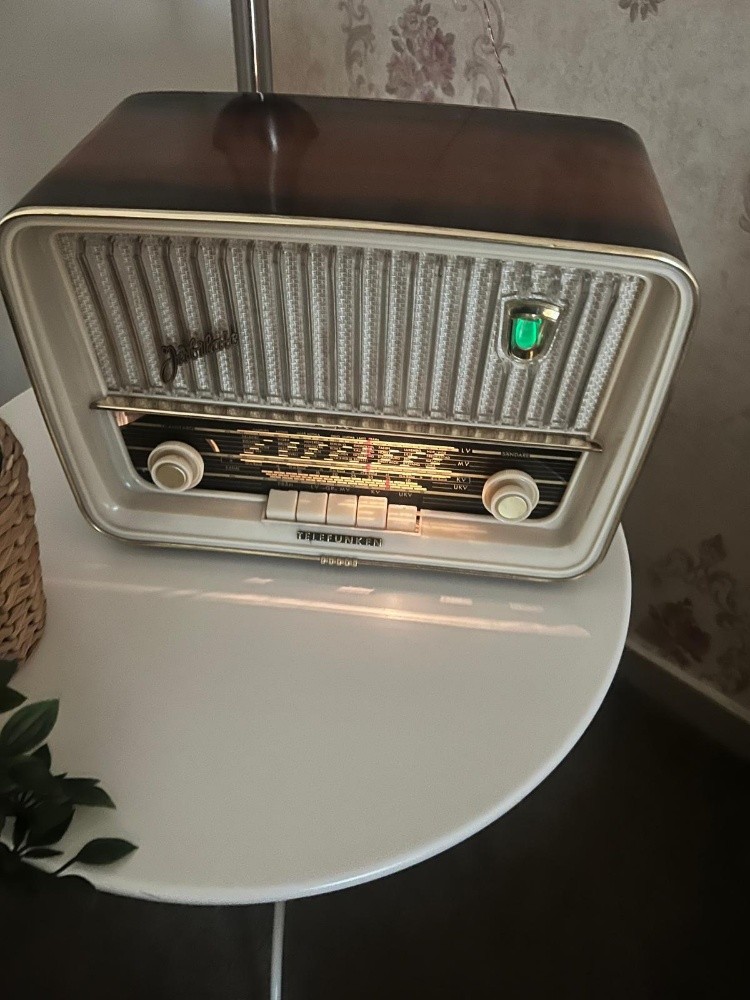 Vintage Telefunken jubilate 9 - 1