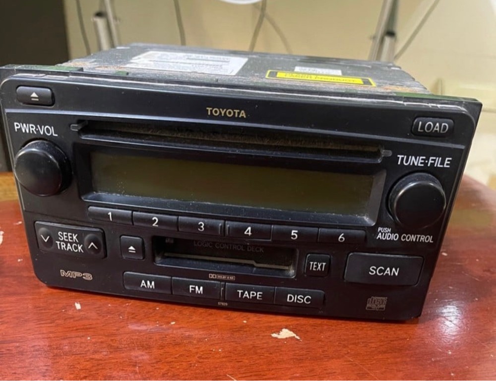 radio for sale little problem - 1
