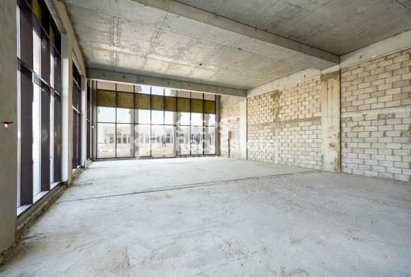 Showroom with Offices for Rent - 13