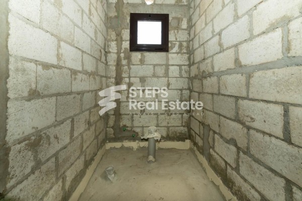 Showroom with Offices for Rent - 12