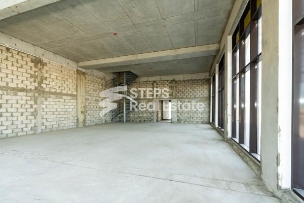 Showroom with Offices for Rent - 6