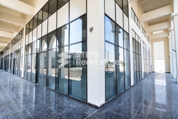 Showroom with Offices for Rent - 15