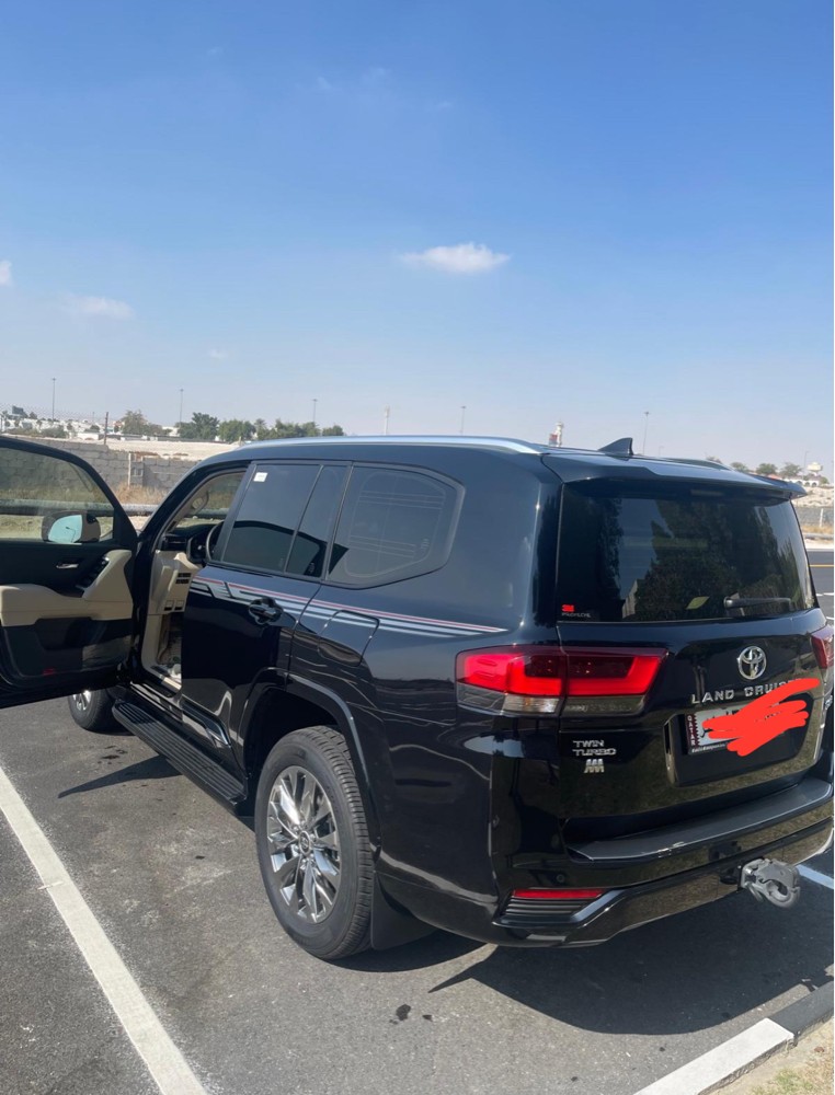 Land Cruiser 265,000 final price - 1