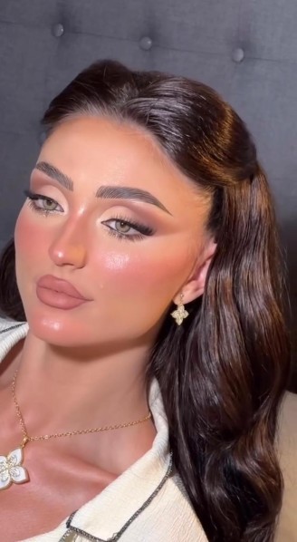 makeup artist - 1