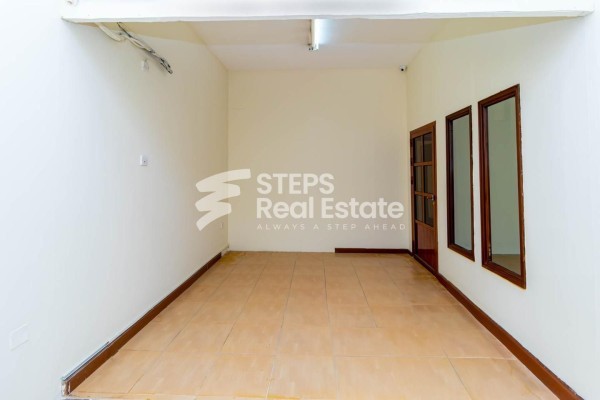 Office for Rent in Muntazah - 7