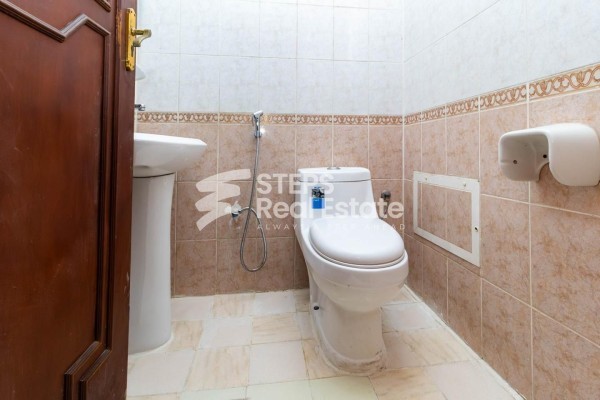 Office for Rent in Muntazah - 3