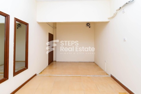 Office for Rent in Muntazah - 8