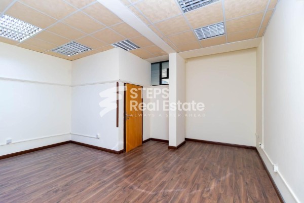 Office for Rent in Muntazah - 10