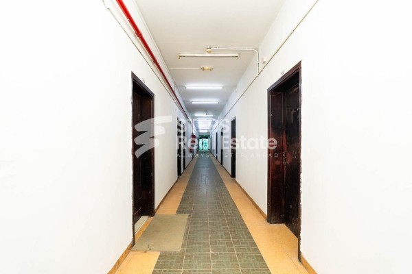 سكن عما ل للإيجار - 4