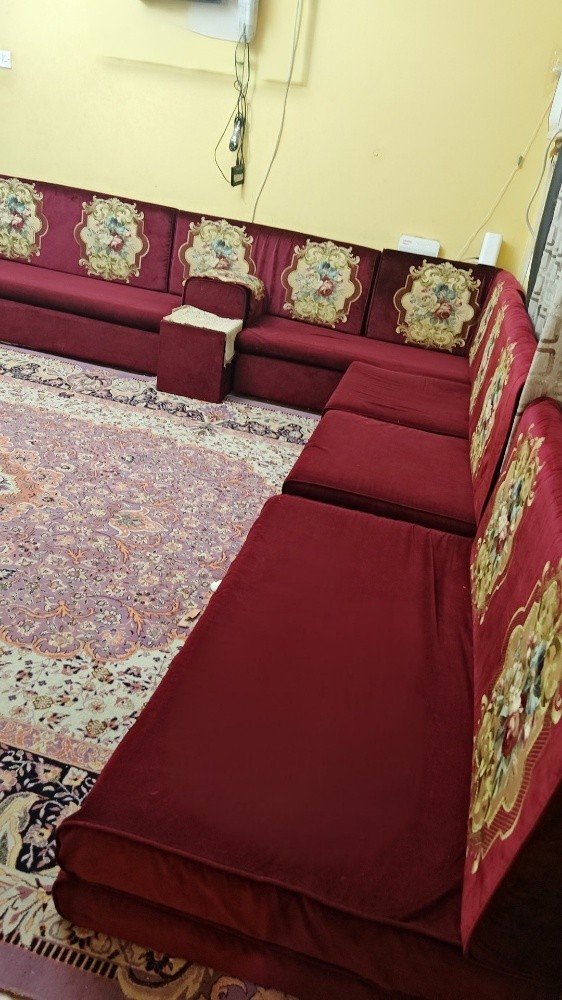 جلسه عربيه مع طاوله خشب مع السجاد - 1