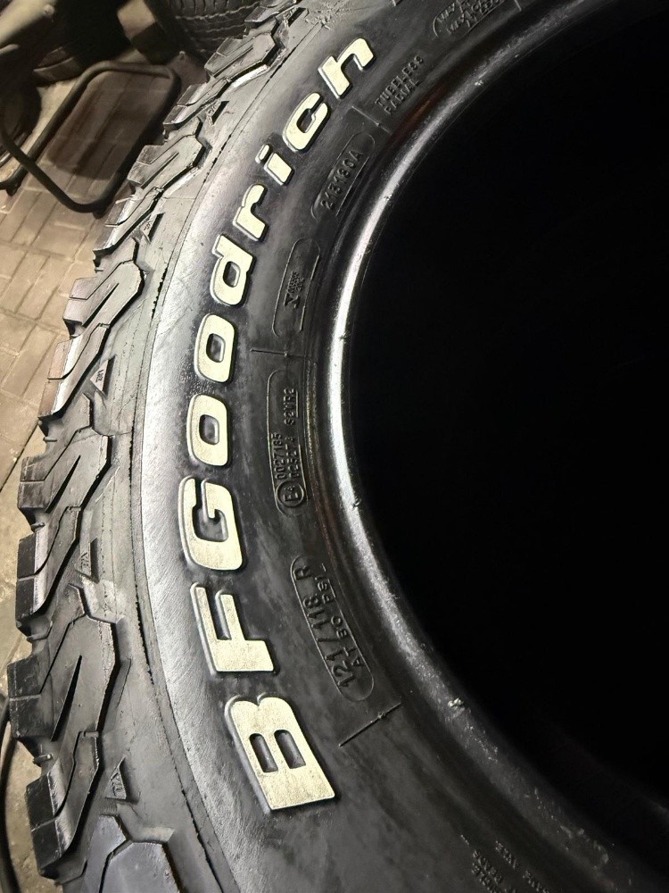 285/70/17" Bfgoodrich tyre - 5