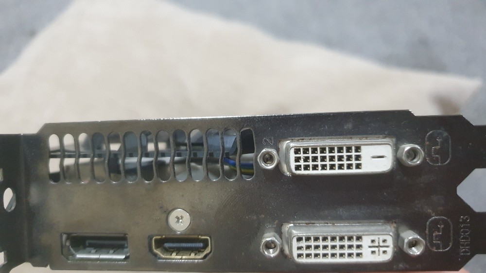 VGA CARD GIGABYTE - 4