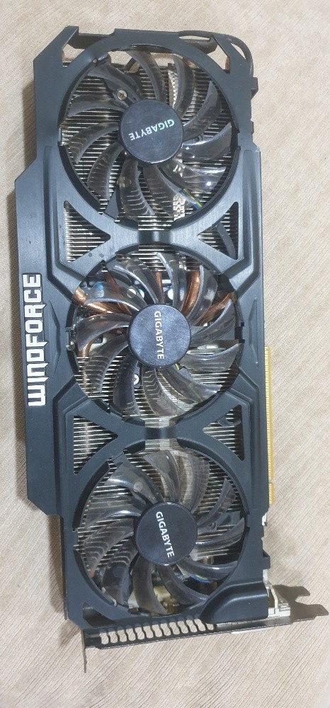 VGA CARD GIGABYTE - 2