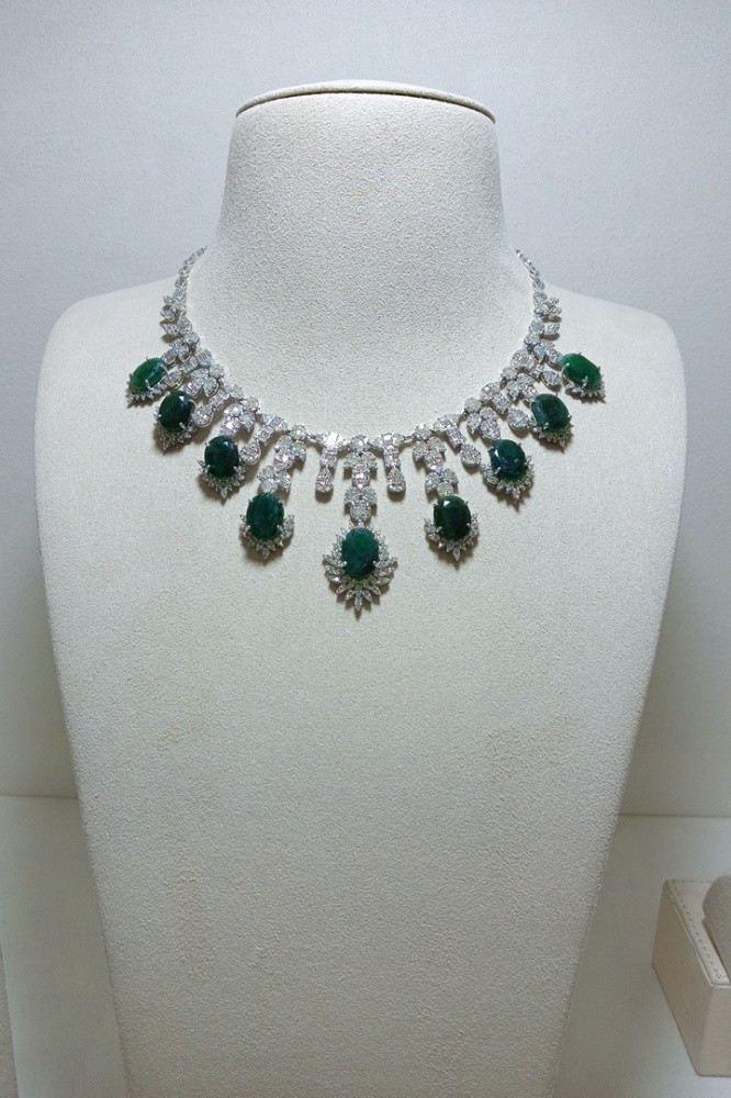 salesperson for diamond jewellery - 1