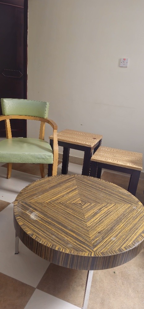 مجموعة من ٣ طاولات  للبيع - 2