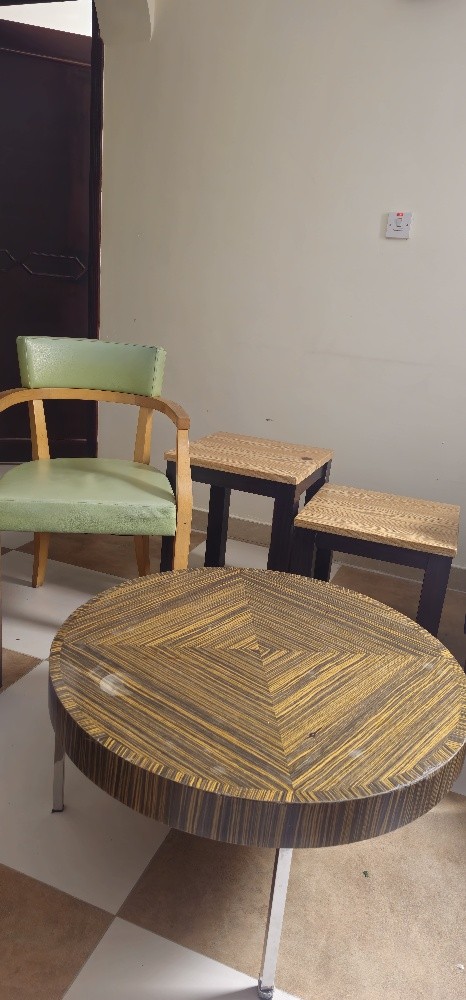 مجموعة من ٣ طاولات  للبيع - 1