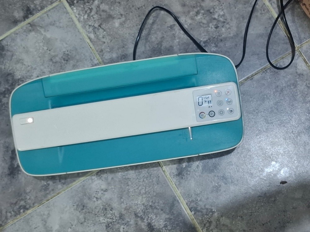 Compact & Stylish HP DeskJet 3762 - 8