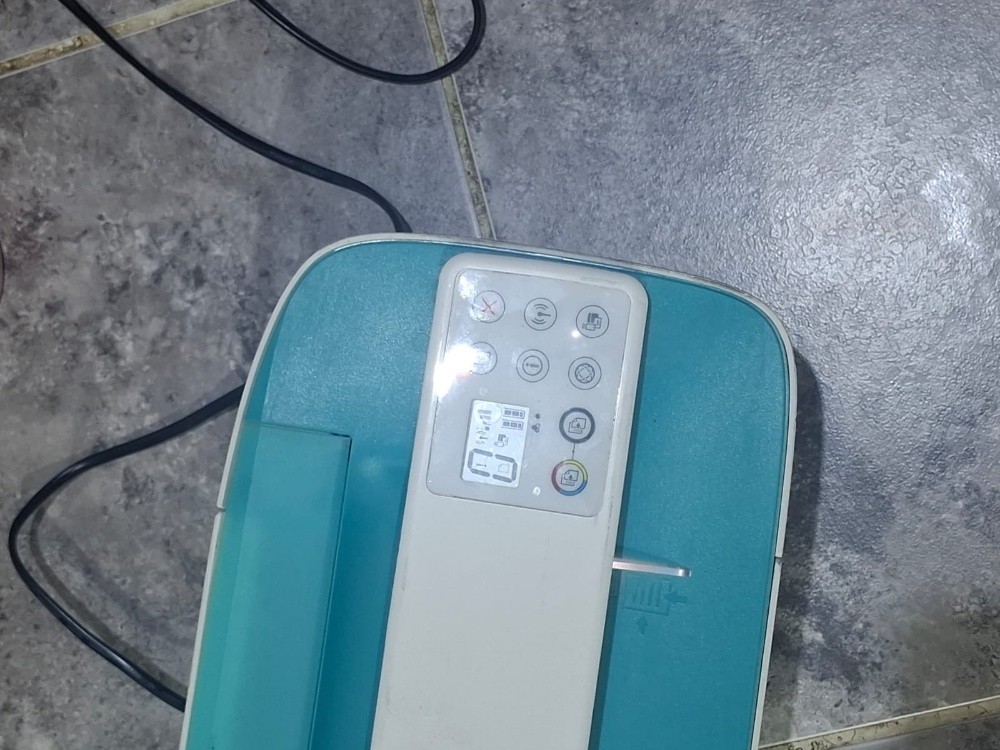 Compact & Stylish HP DeskJet 3762 - 2