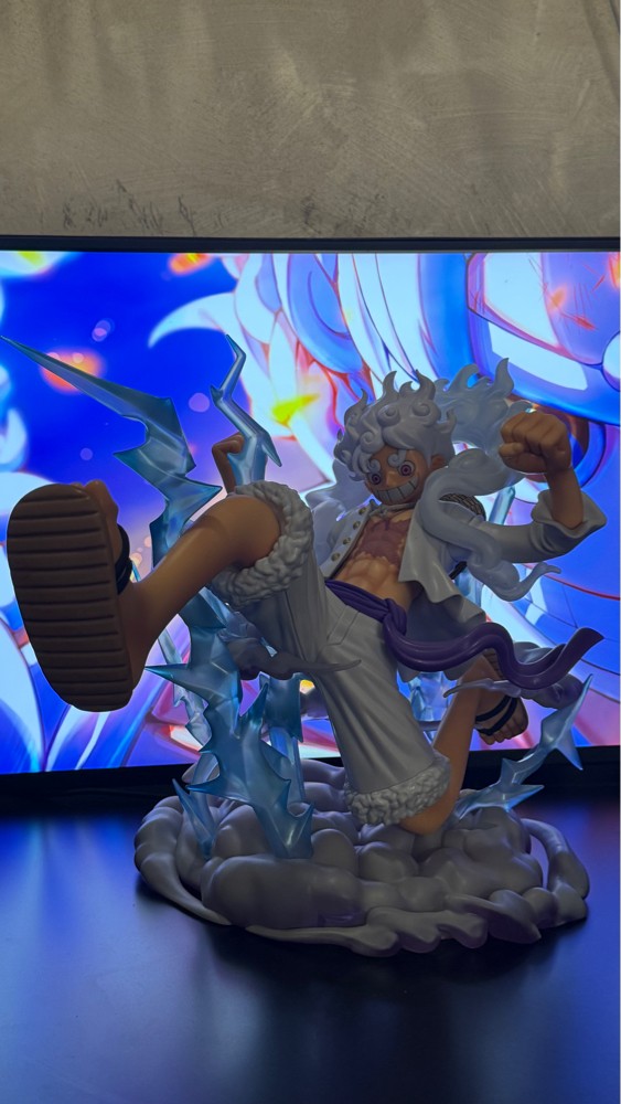 Luffy Gear 5 Giant Figure - 1