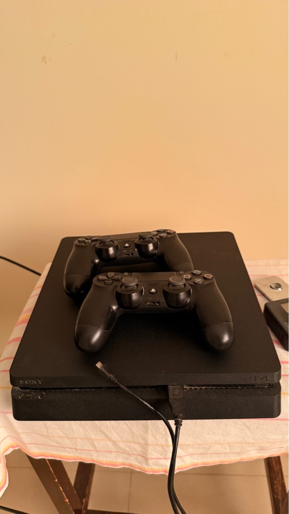 PlayStation 4 - 1