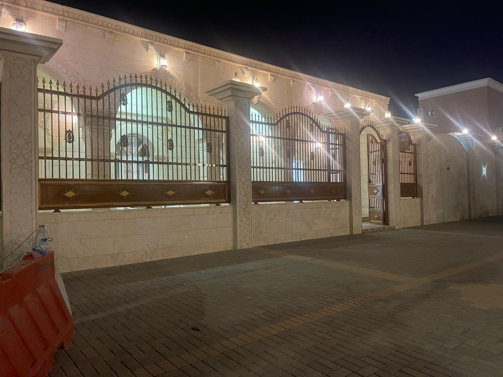 cap parking gate, stores working - 4