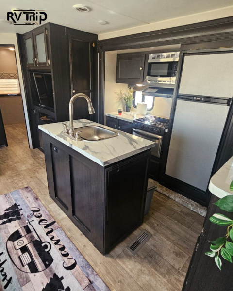 Fully Equipped RV for Rent -Qatar - 5