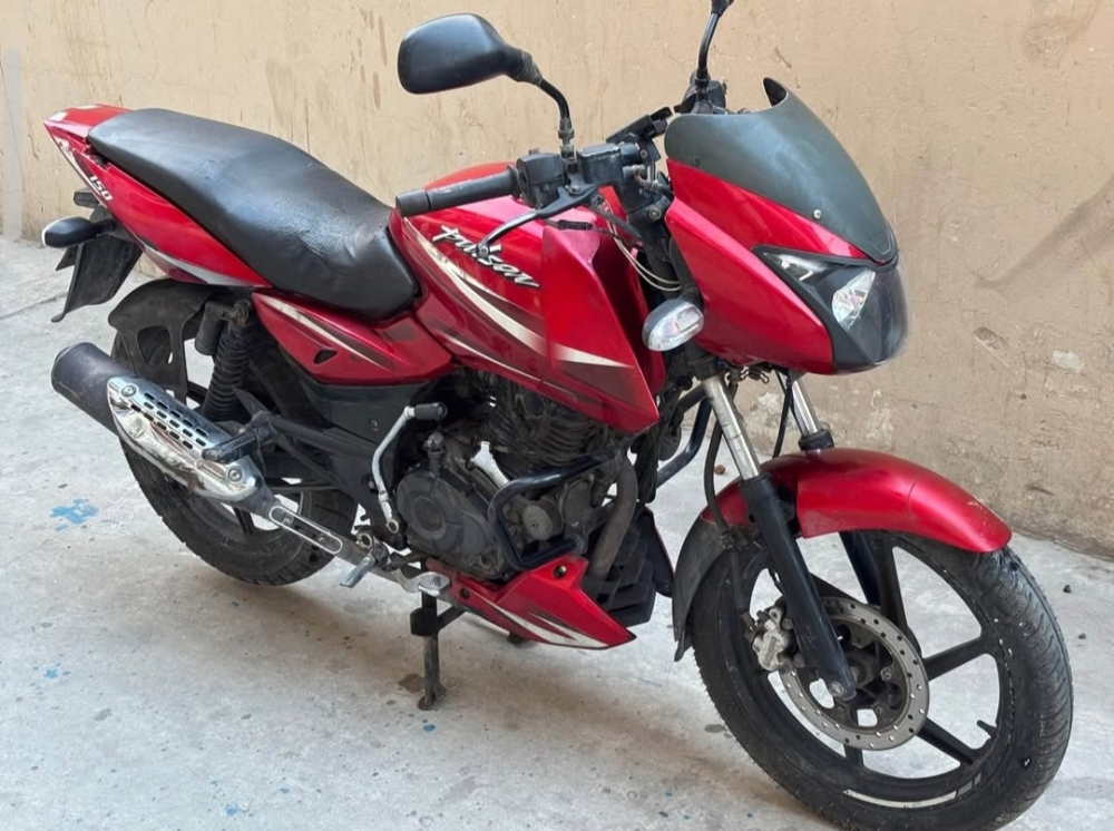 bajaj pulsar rent - 1