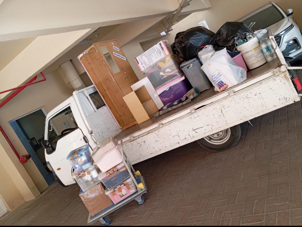 Moving, shifting & packing. - 4