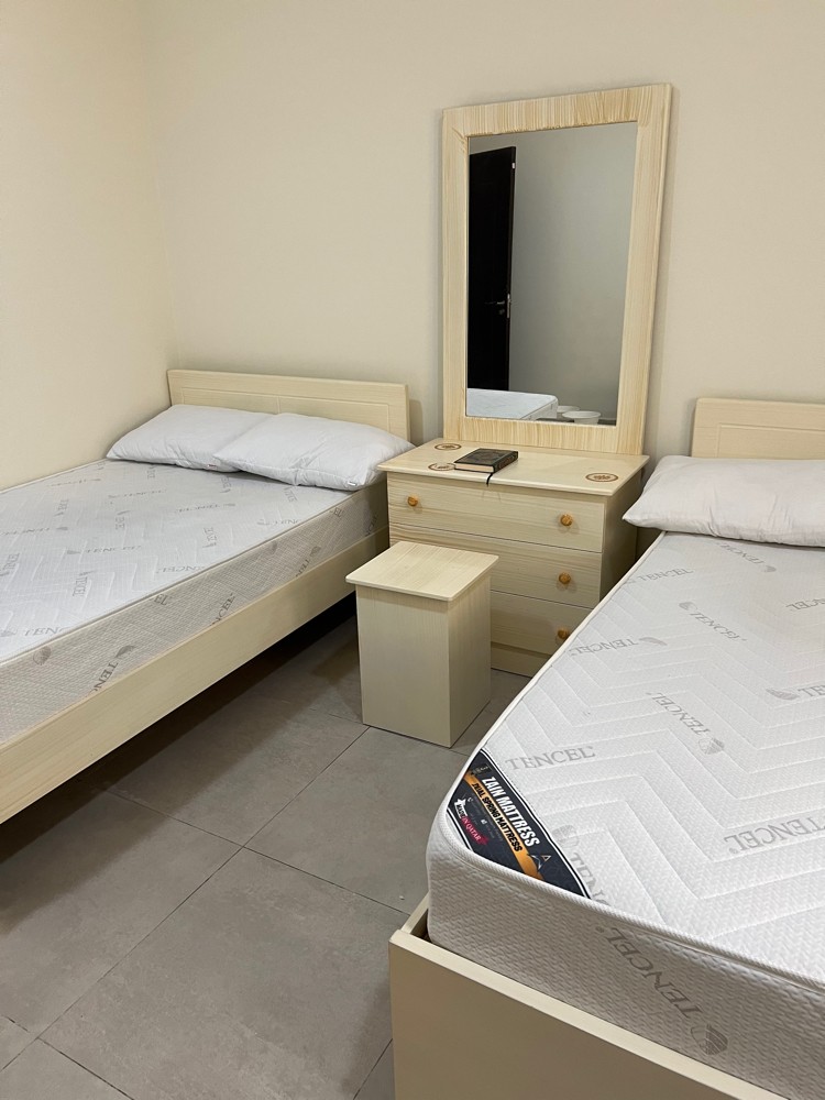عدد اثنين سرير فردي مع تسريحة  - 2